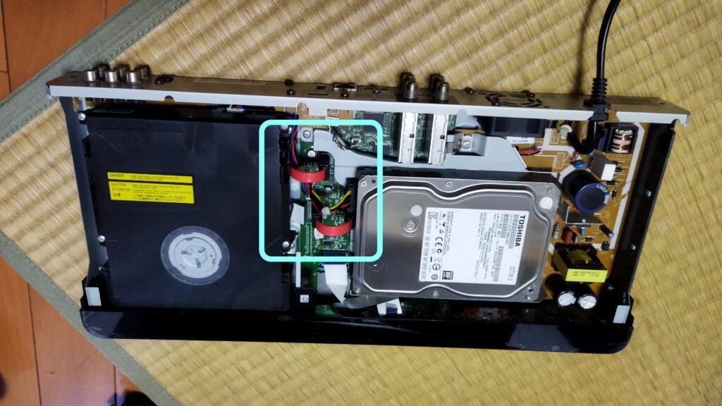 東芝ブルーレイ DBR-T350 HDD SATA コネクタ その2