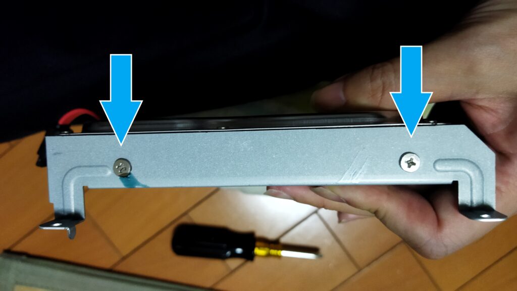 東芝ブルーレイ DBR-T350 HDD その3 ねじ3と4