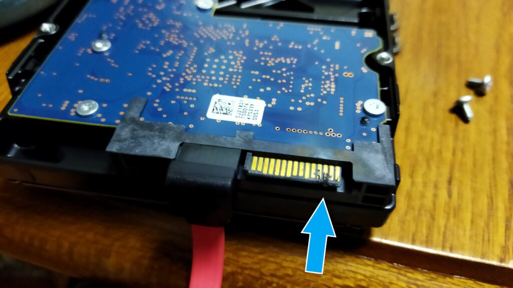 東芝ブルーレイ DBR-T350 HDD その4 端子に黒い熔けたプラスチック