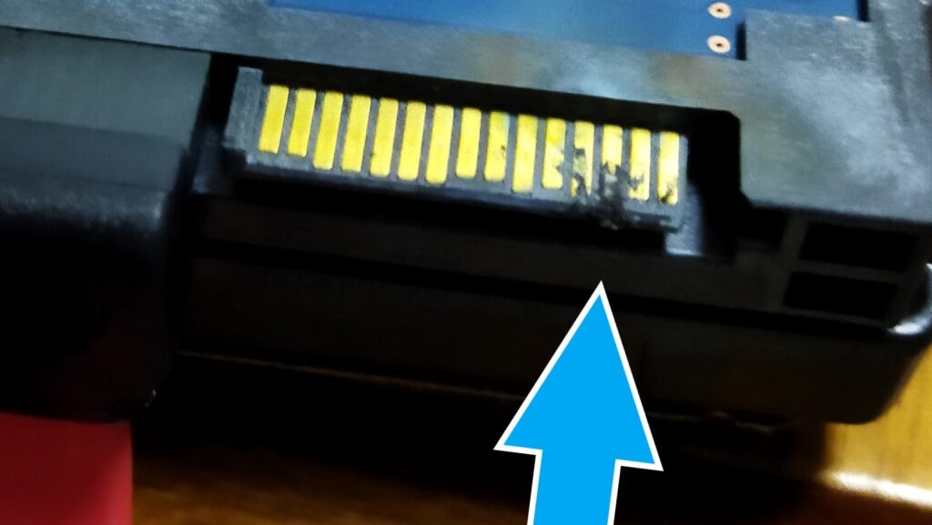 東芝ブルーレイ DBR-T350 HDD その5 端子に黒い熔けたプラスチック 拡大写真