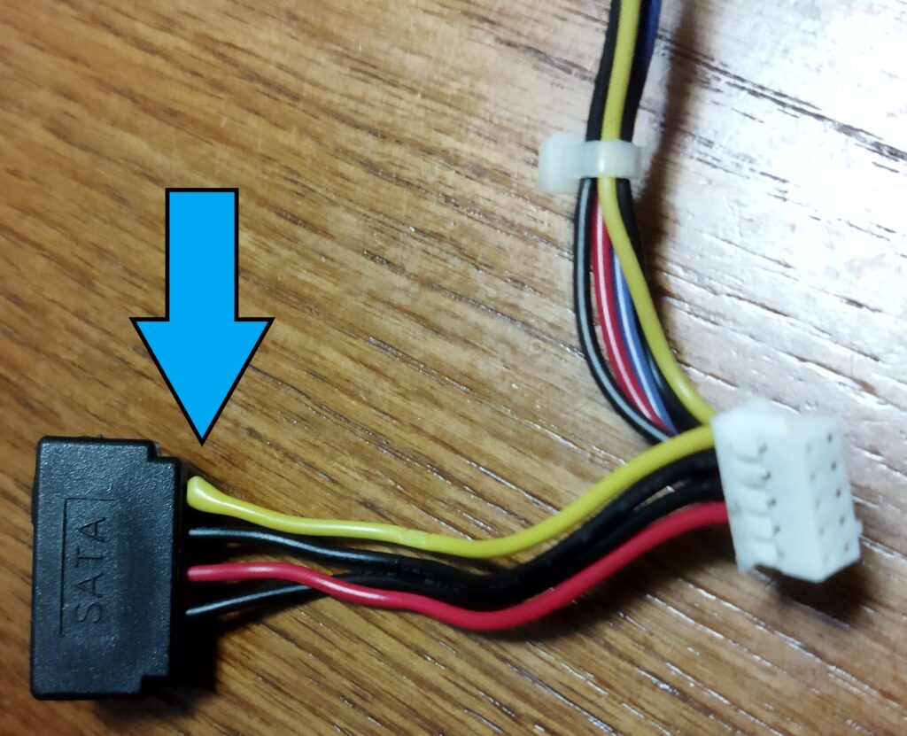 東芝ブルーレイ DBR-T350 HDD SATA ケーブルの黄色線 12V が膨らんでいる その2