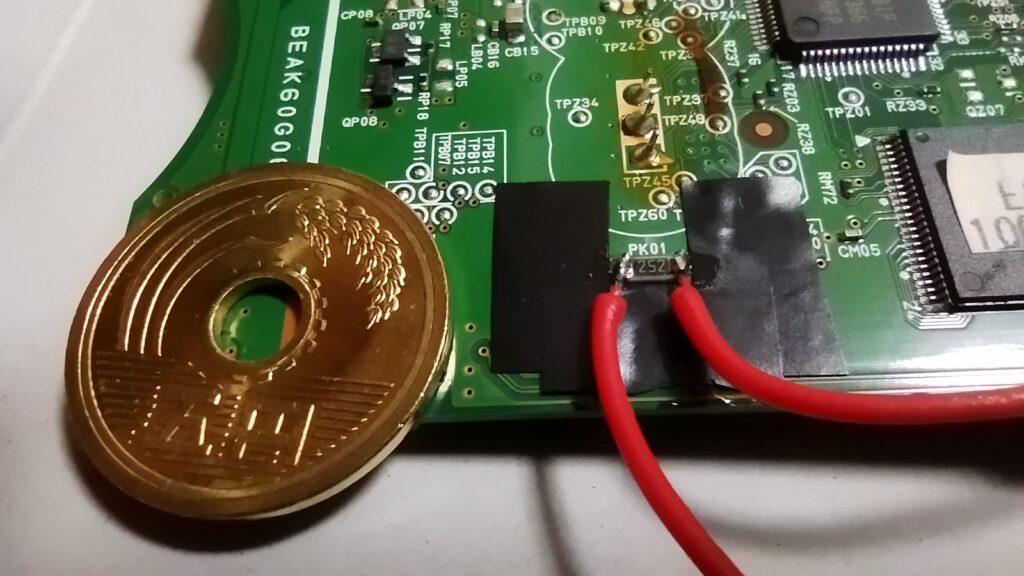 東芝ブルーレイ DBR-T350 ヒューズホルダーを細い線を経由して半田付けしました。 その3