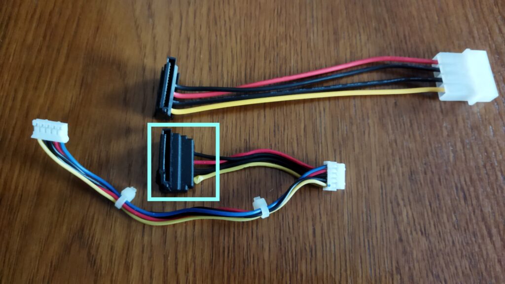 東芝ブルーレイ DBR-T350 HDD SATA コネクタ交換作業 その1