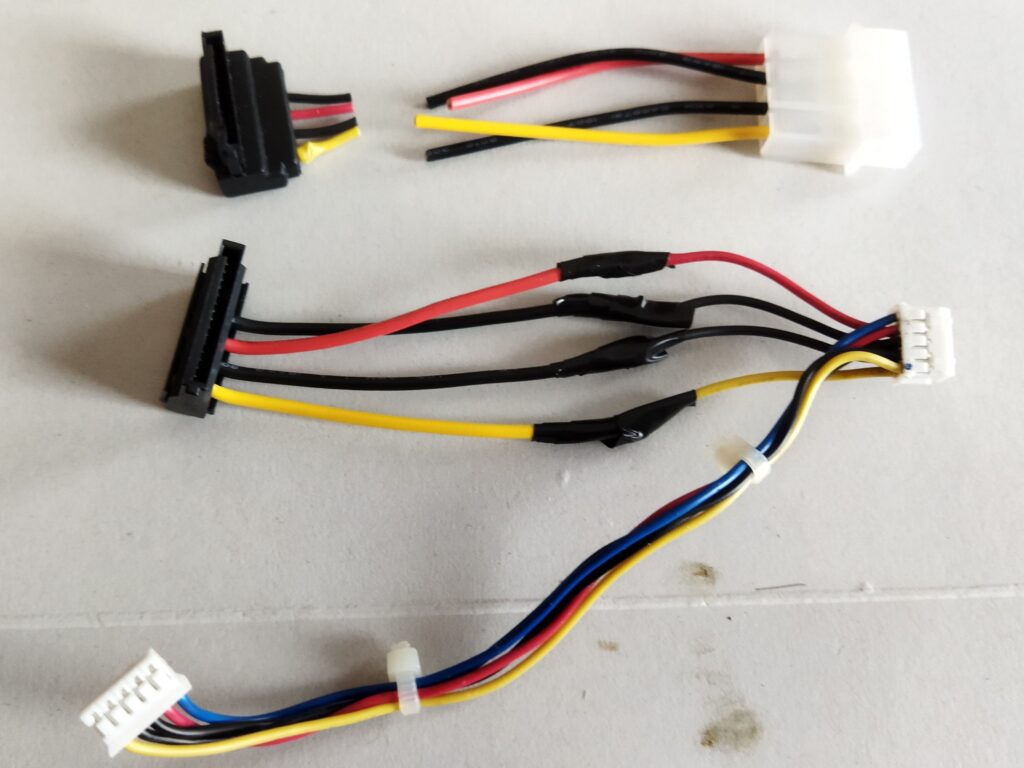 東芝ブルーレイ DBR-T350 HDD SATA コネクタ交換作業 その7