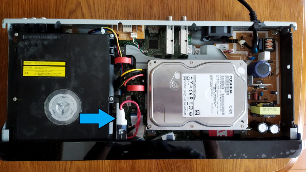 東芝ブルーレイ DBR-T350 ヒューズホルダーの処置 その2