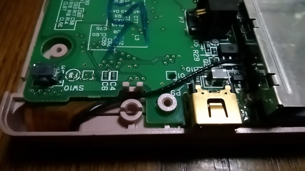 DS Lite 黒い線を這（は）わせる位置に注目してください。